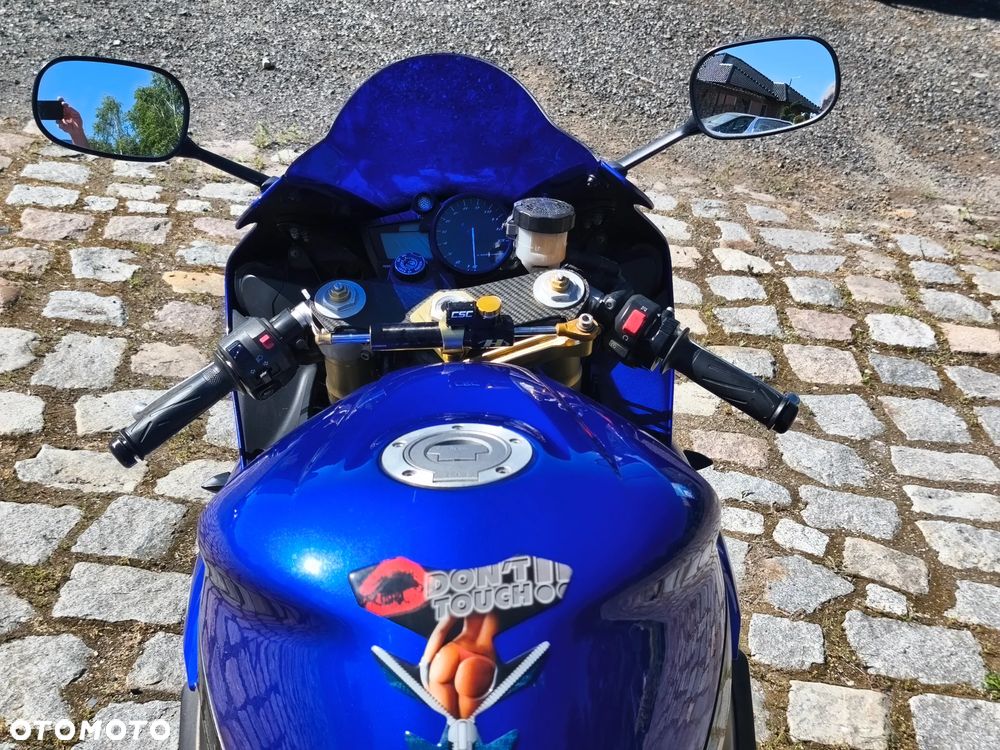 Yamaha R1 - 10