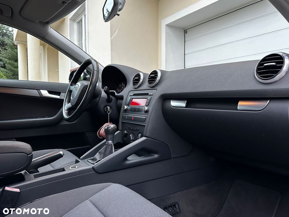 Audi A3 Sportback 1.6 TDI Ambiente - 24