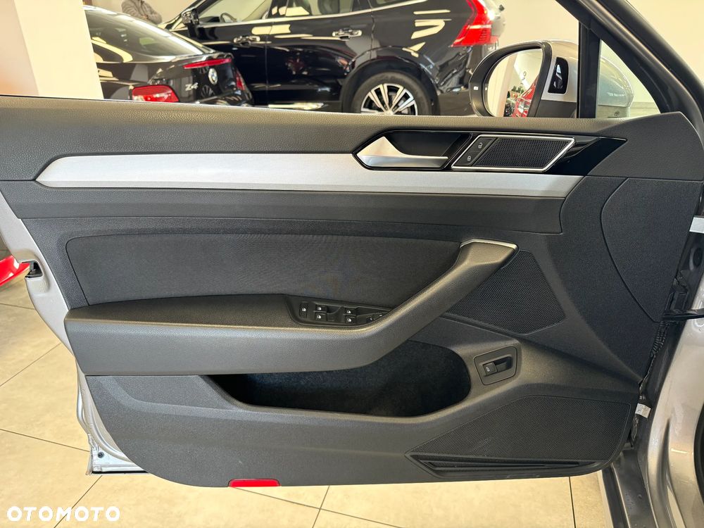 Volkswagen Passat - 18