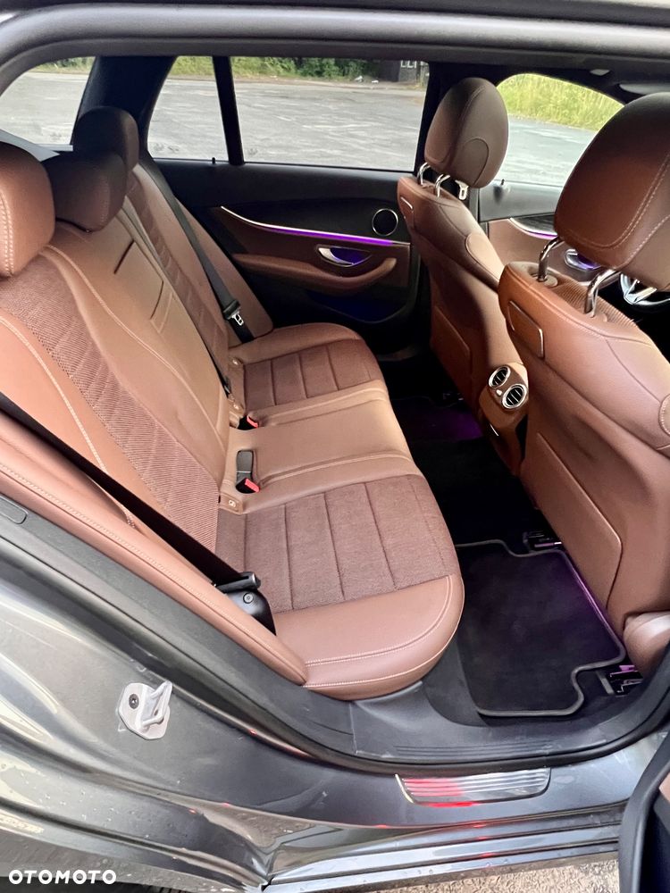 Mercedes-Benz Klasa E 300 de AMG - 8
