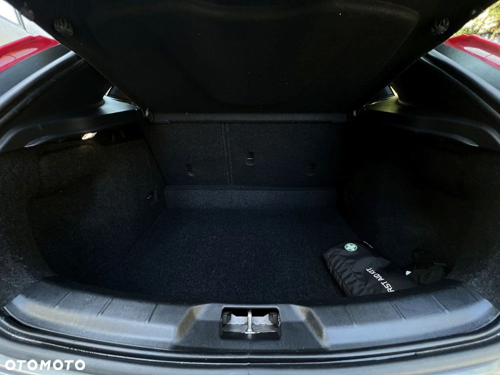 Volvo V40 Cross Country T3 Momentum - 23