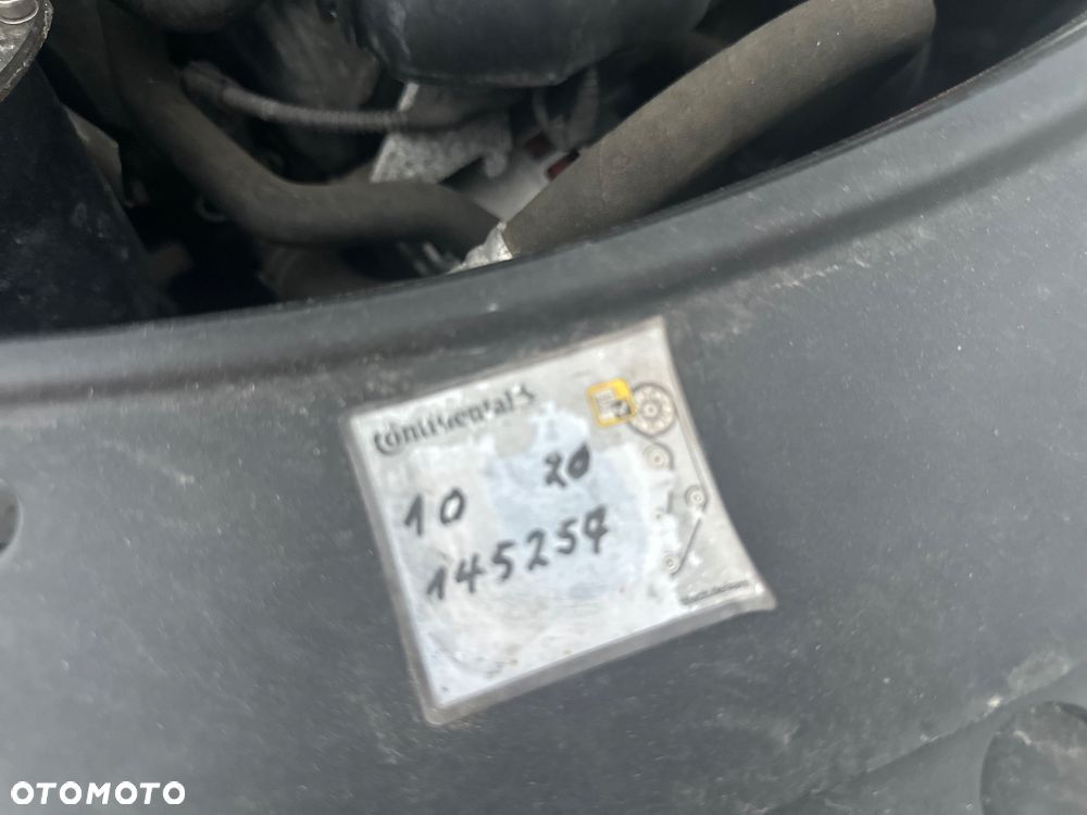 Volkswagen Passat 1.6 TDI DPF BlueMot Highline - 28