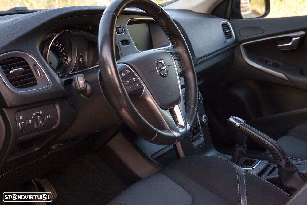 Volvo V40 2.0 D3 Momentum - 13