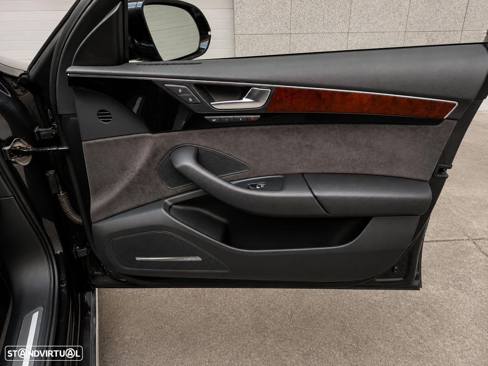 Audi A8 4.2 TDi V8 quattro - 15