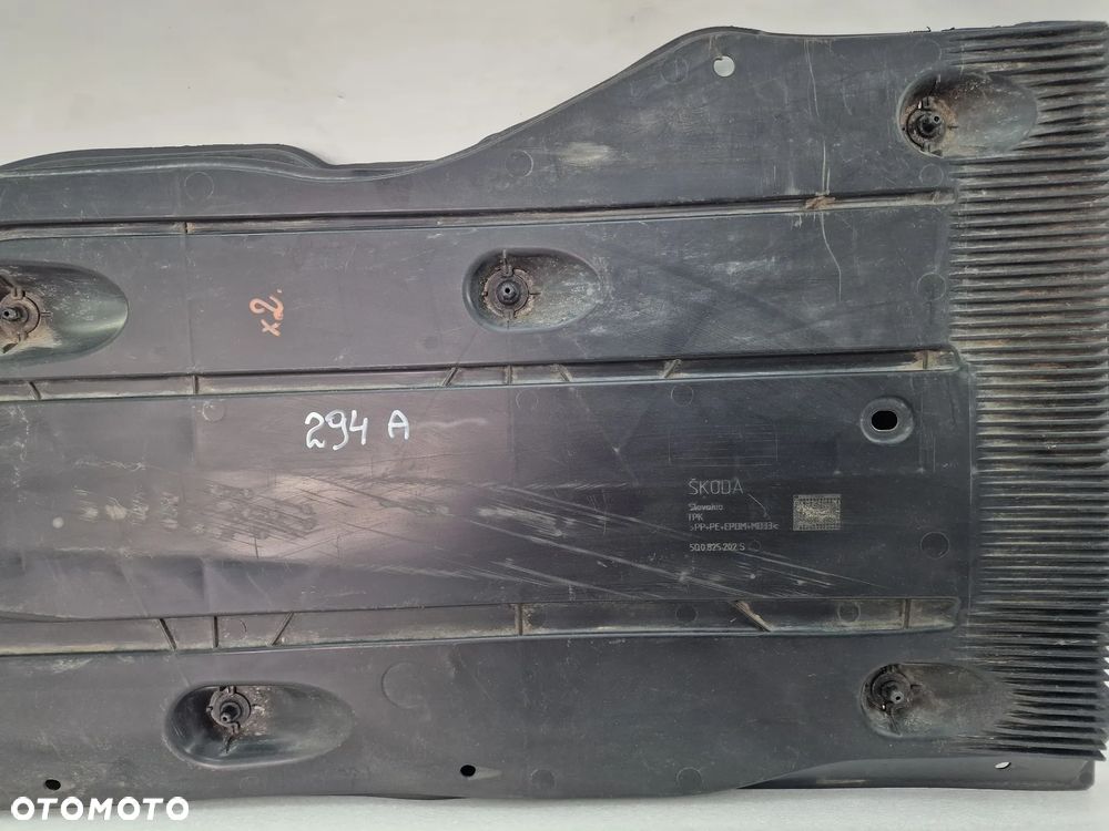 SKODA OCTAVIA 3 III / VW SPORTSVAN LEWA / PRAWA OSŁONA PODWOZIA , NR 5Q0825202S / 5Q0825201S , NR AUKCJI NSŁ294 - 3