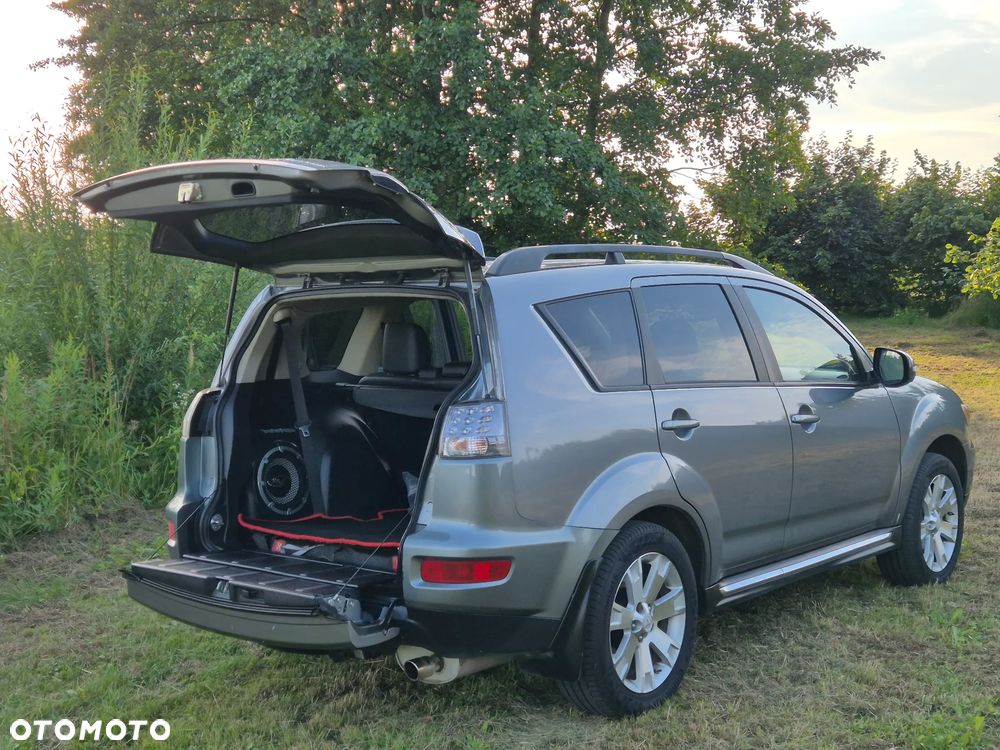 Mitsubishi Outlander 2.4 Intense + CVT - 14