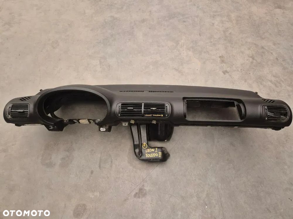 SEAT DESKA ROZDZIELCZA - 1