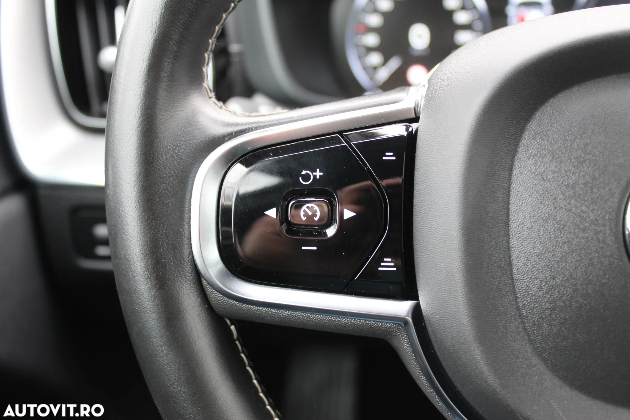 Volvo XC 60 T8 Twin Engine AWD Geartronic RDesign - 17