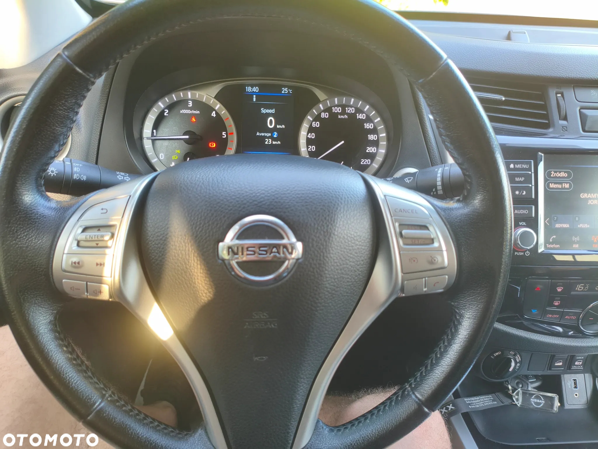 Nissan Navara DC 4x4 Autm N-Guard - 9