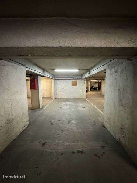 Arrenda-se Garagem Costa Caparica - Grande imagem: 2/8