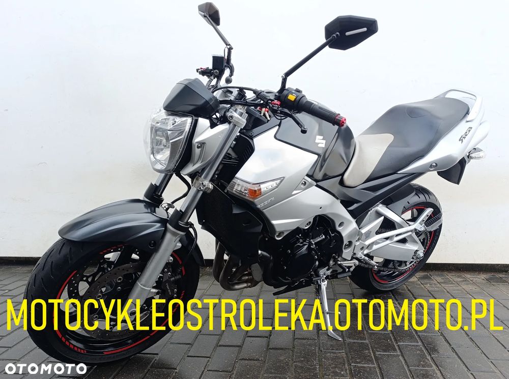 Suzuki GSR - 2
