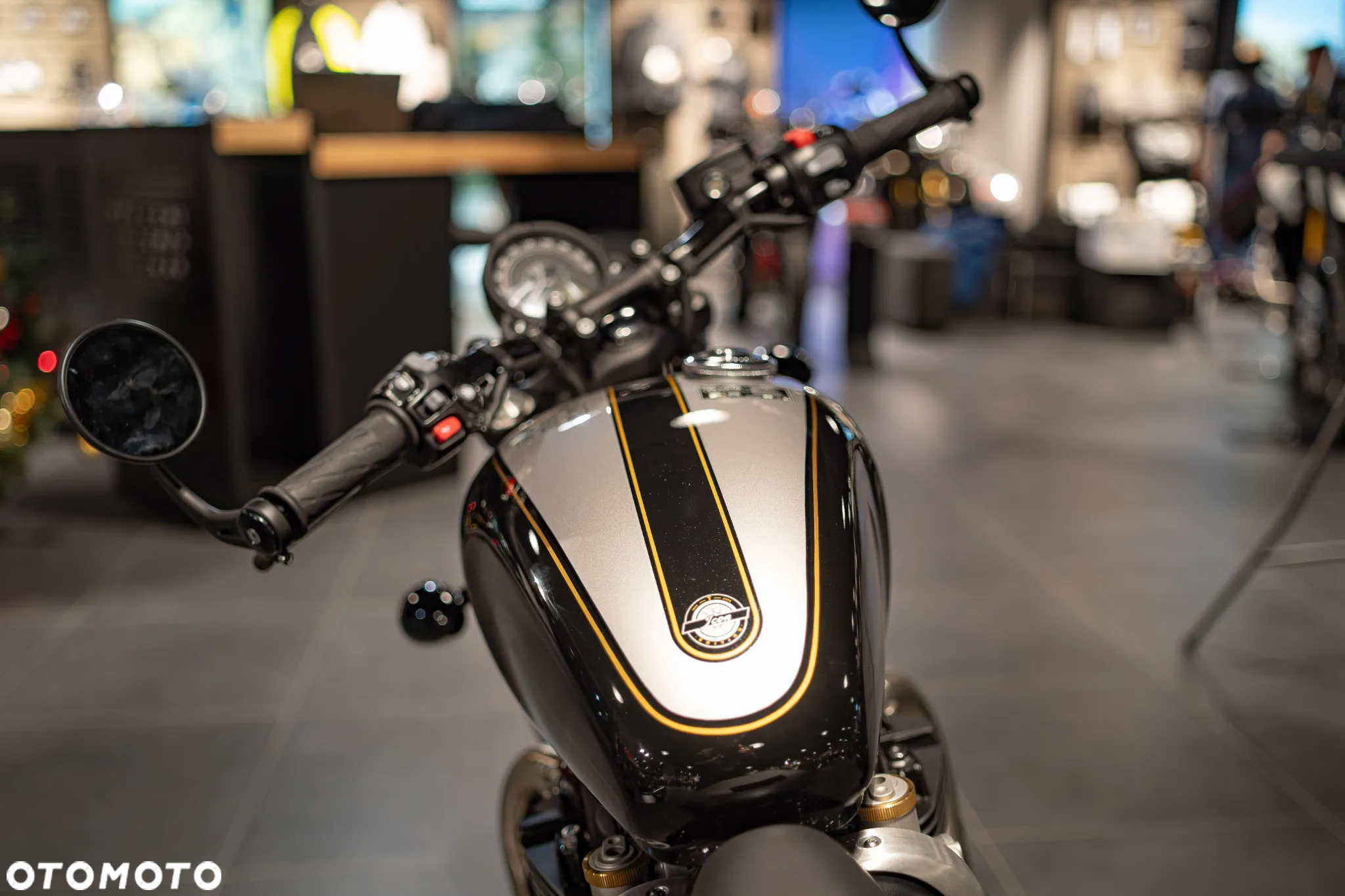 Triumph Bonneville Bobber - 7