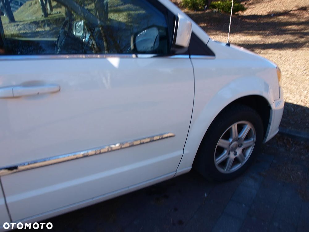 Chrysler Town & Country - 24