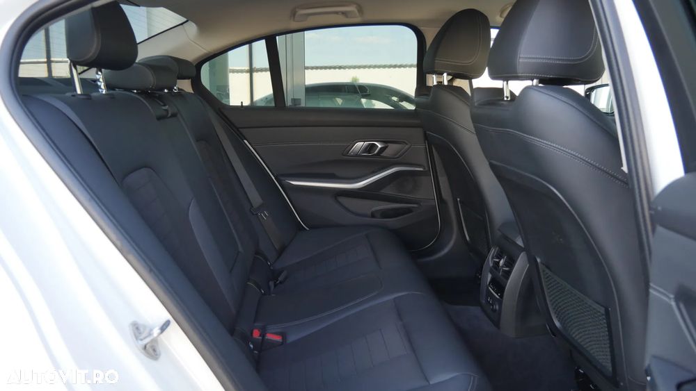 BMW Seria 3 330e Aut. Sport Line - 18