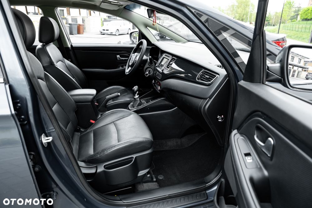 Kia Carens 1.7 CRDi 141 ISG Vision - 24