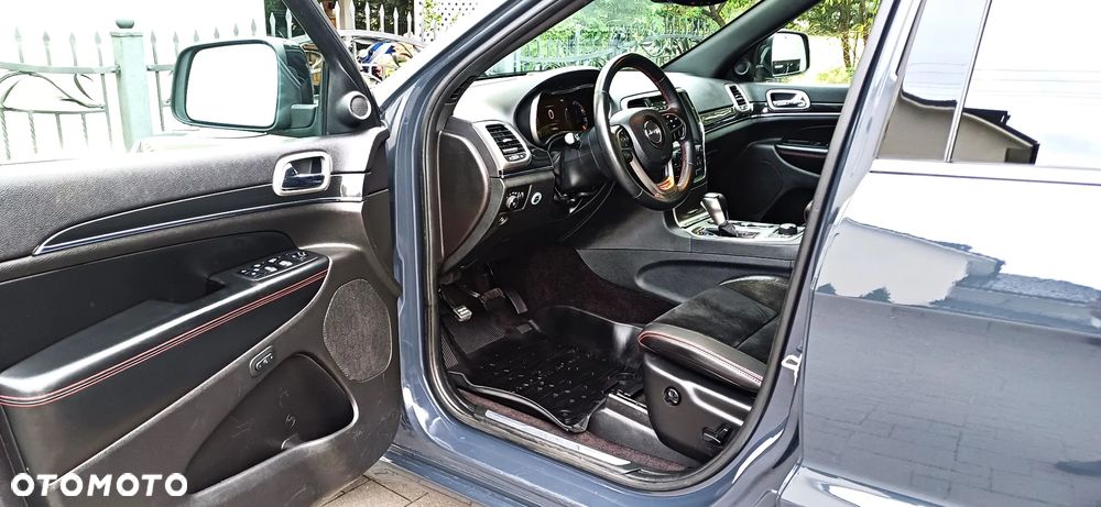 Jeep Grand Cherokee - 13