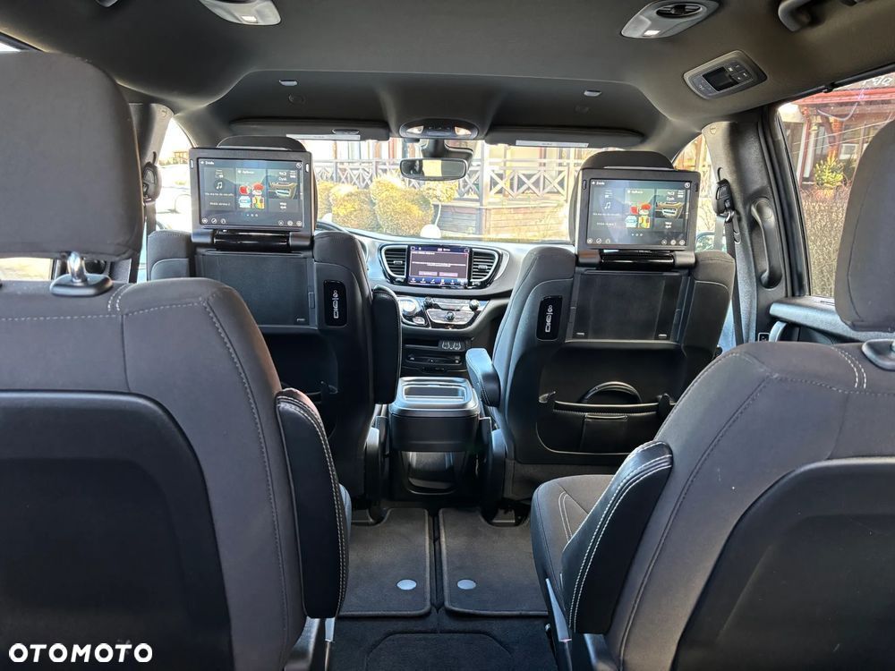 Chrysler Pacifica - 8