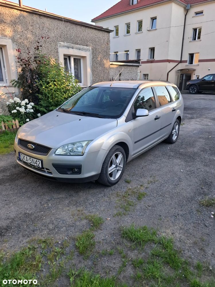 Ford Focus 1.6 Ambiente - 2