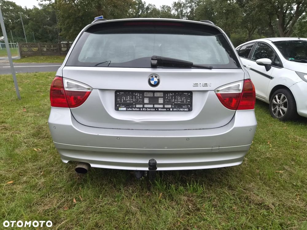 BMW Seria 3 318i - 5