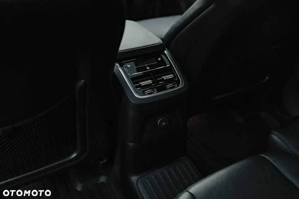 Volvo XC 90 T8 AWD Twin Engine Geartronic RDesign - 29