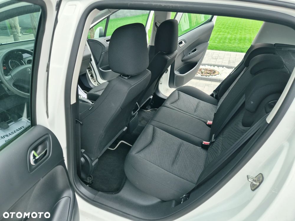 Peugeot 308 - 8