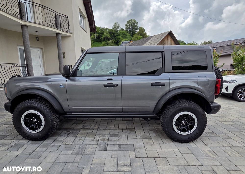 Ford Bronco - 6