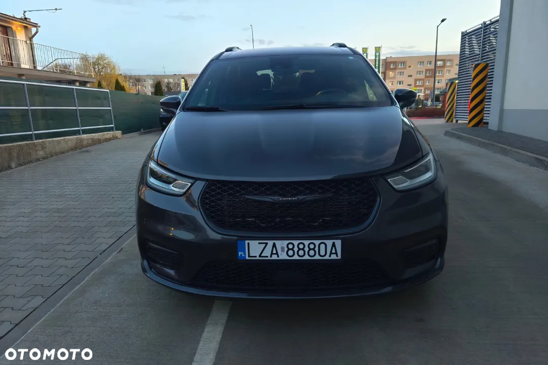 Chrysler Pacifica - 8
