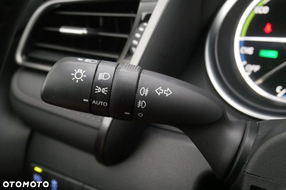Toyota Camry 2.5 Hybrid Comfort CVT - 25