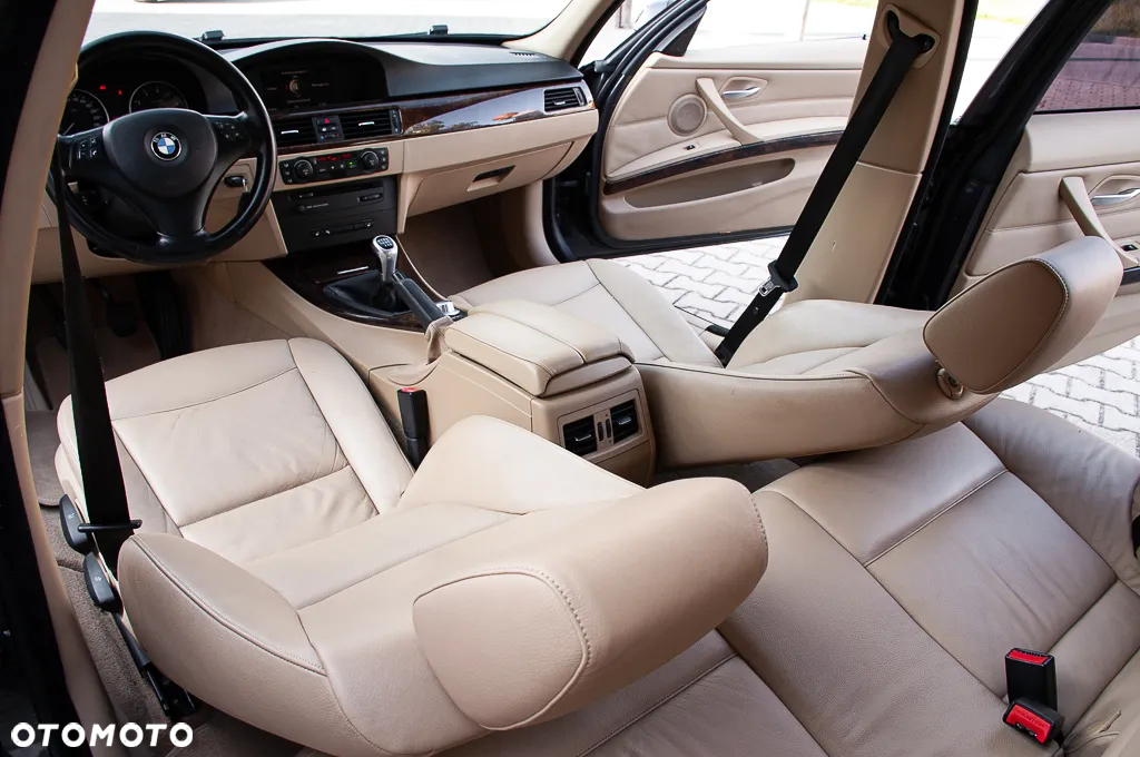 BMW Seria 3 325i - 33