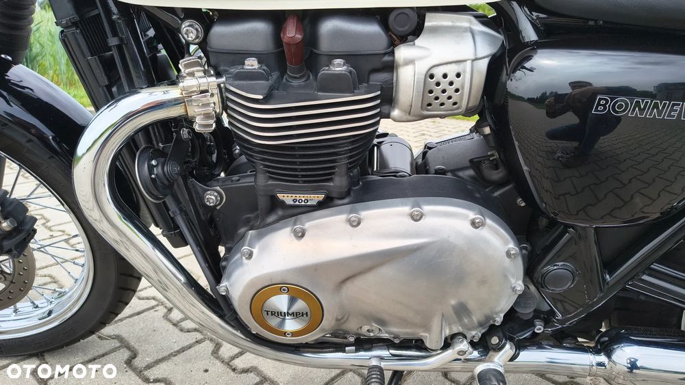 Triumph Bonneville - 21
