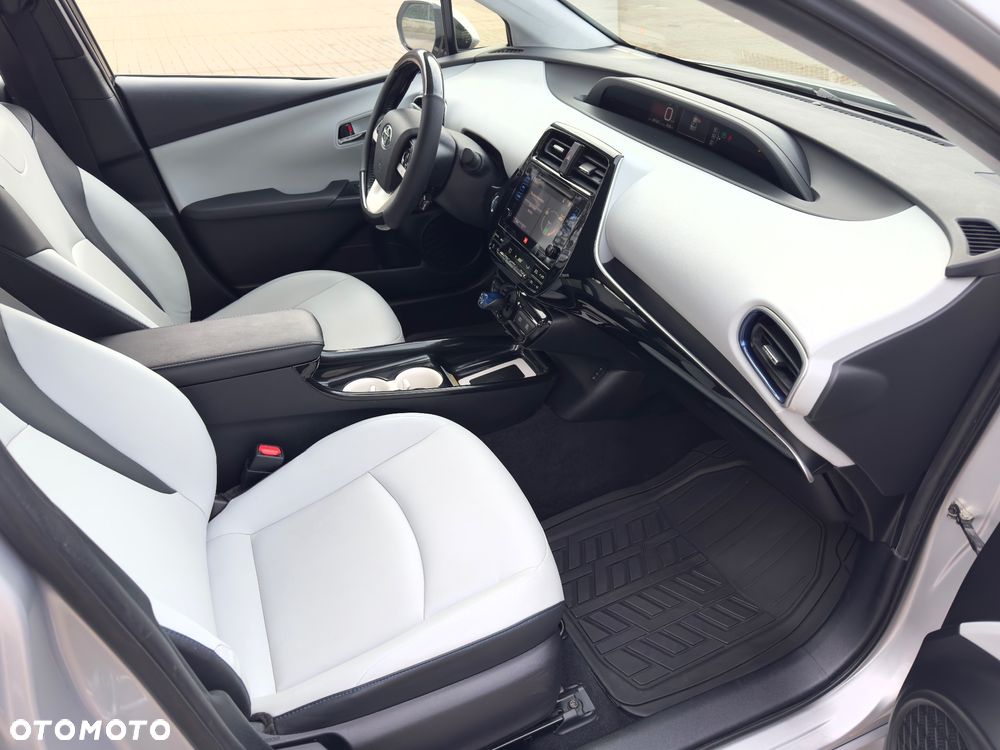 Toyota Prius 1.8 HSD Prestige - 13