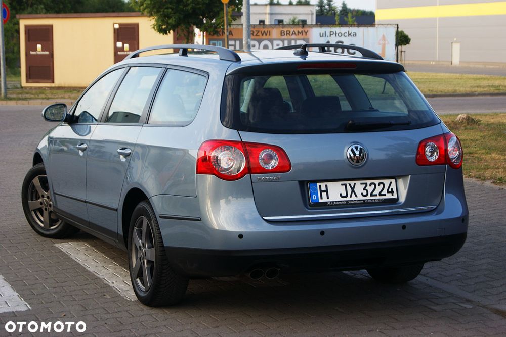 Volkswagen Passat 2.0 TDI DPF BlueMotion Technology Comfortline - 4