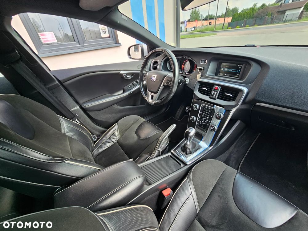 Volvo V40 D4 Drive-E R-Design Summum - 12