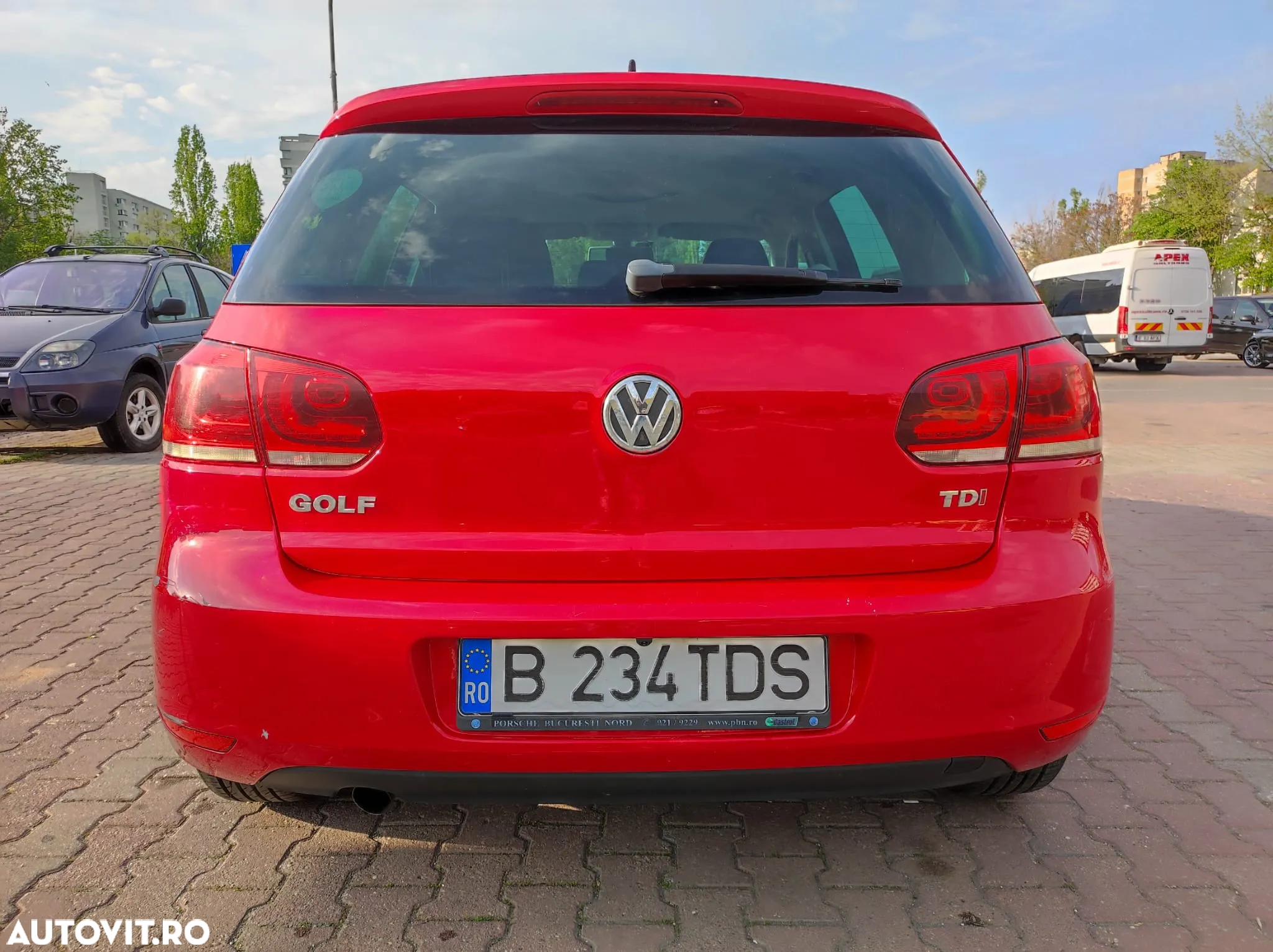 Volkswagen Golf 1.6 TDI DPF Highline - 17