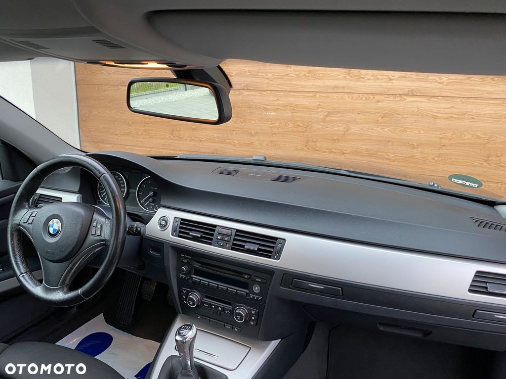 BMW Seria 3 320i Edition Exclusive - 31