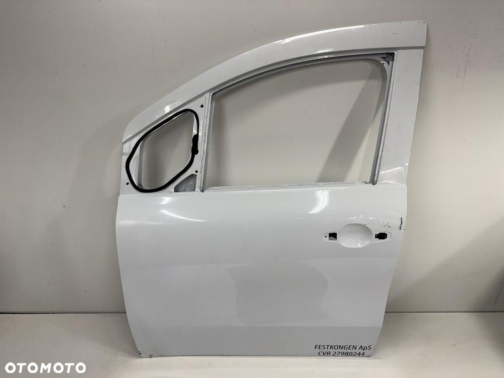 Przednie lewe drzwi  Renault kangoo III 21- 801536524r - 1