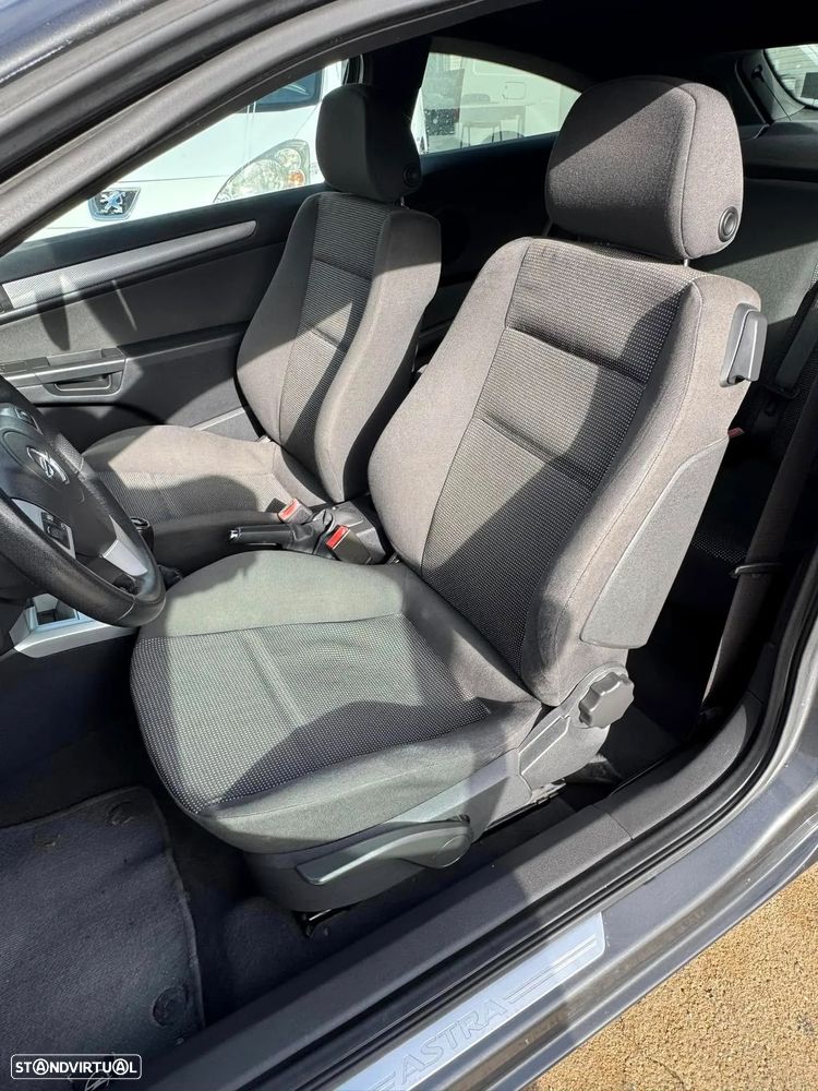 Opel Astra GTC 1.9 CDTi - 8