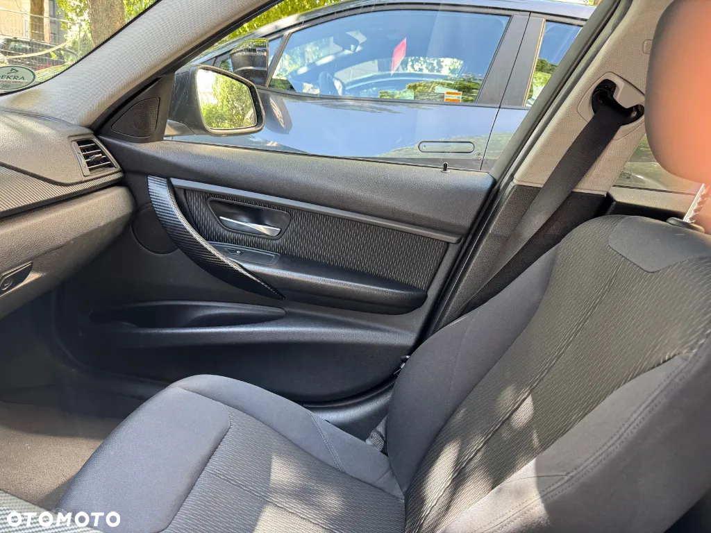 BMW Seria 3 318d Luxury Line - 11