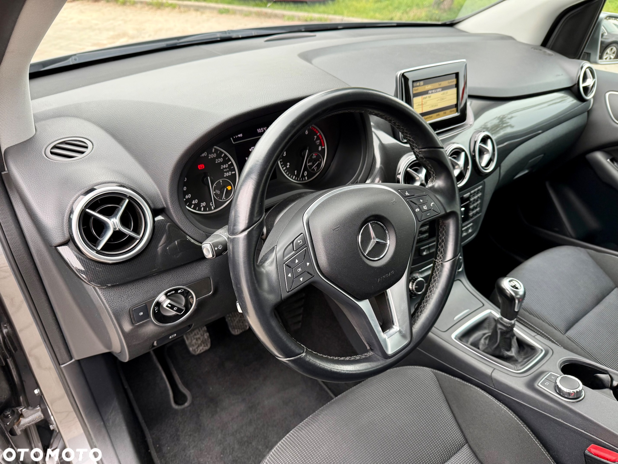 Mercedes-Benz Klasa B 180 Edition - 16