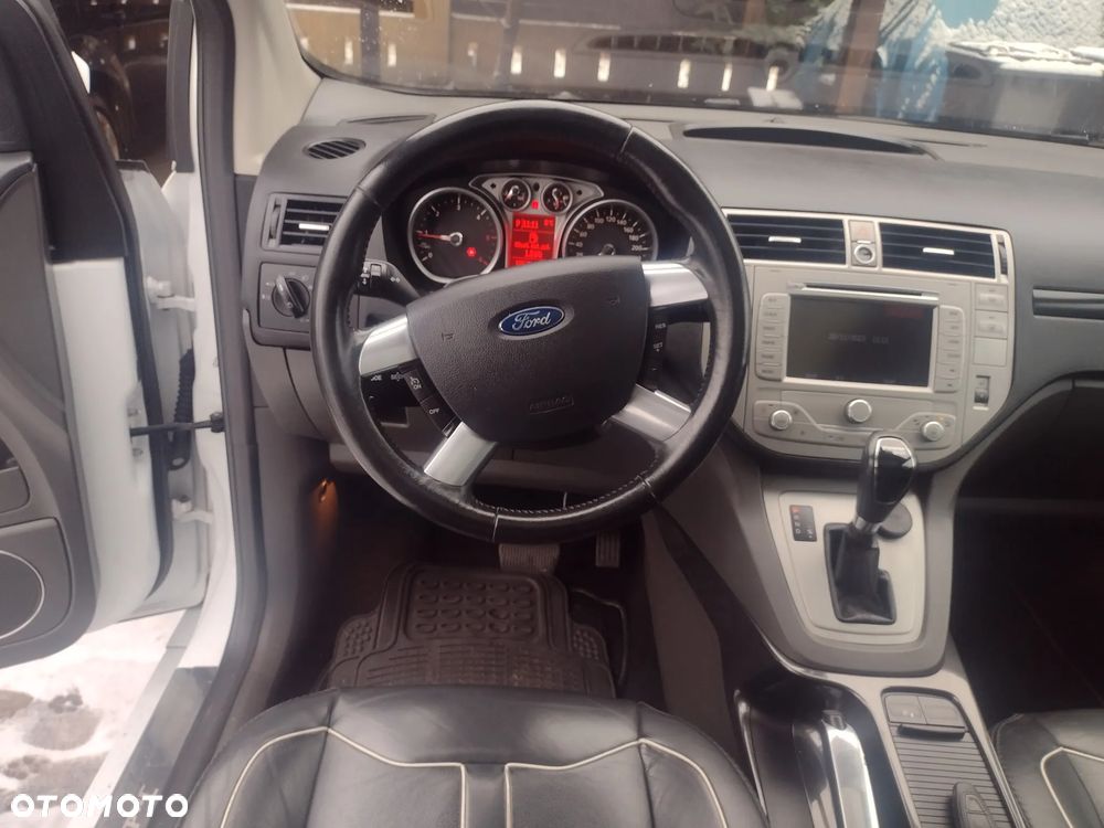 Ford Kuga - 26