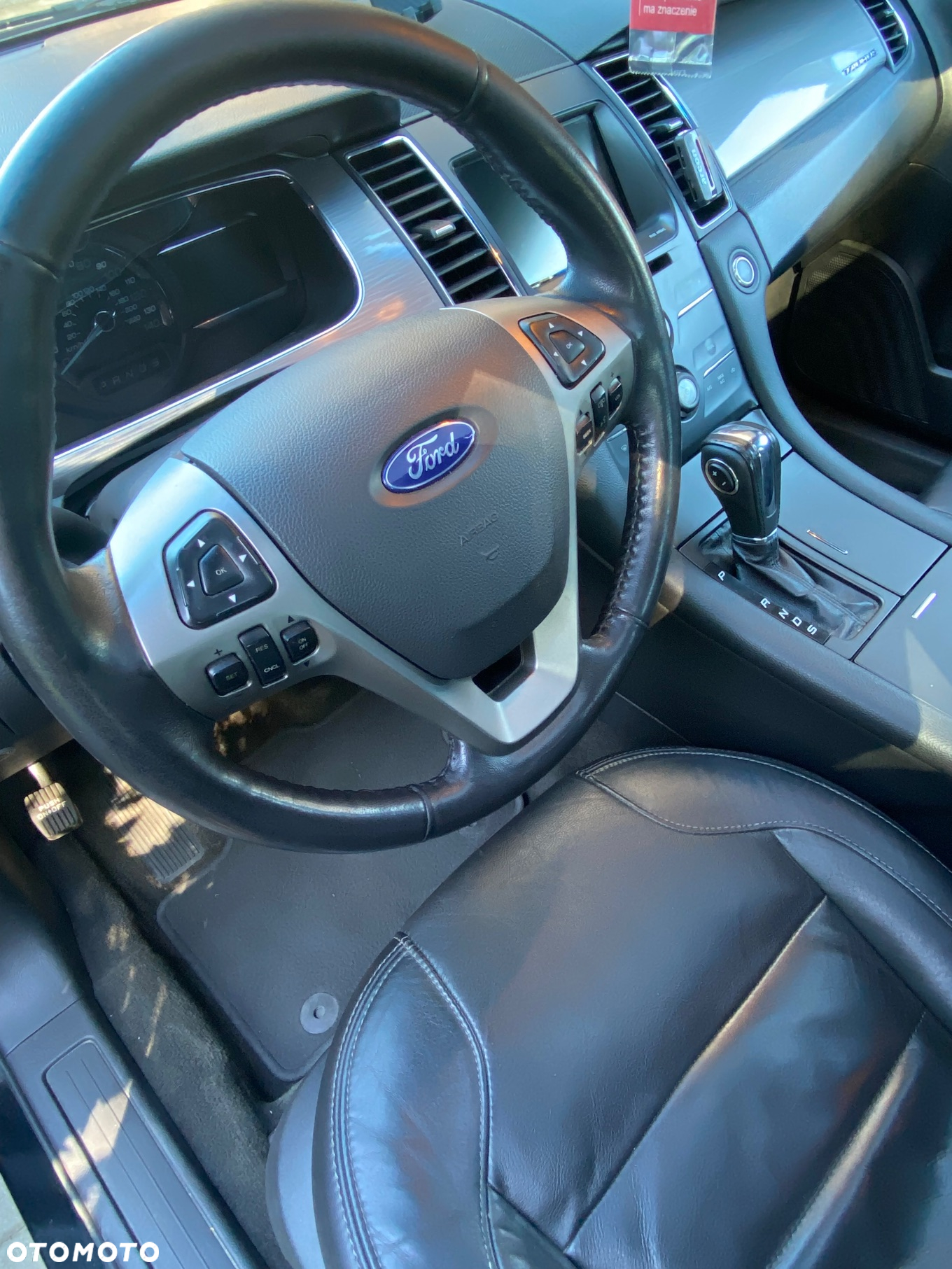 Ford Taurus - 4