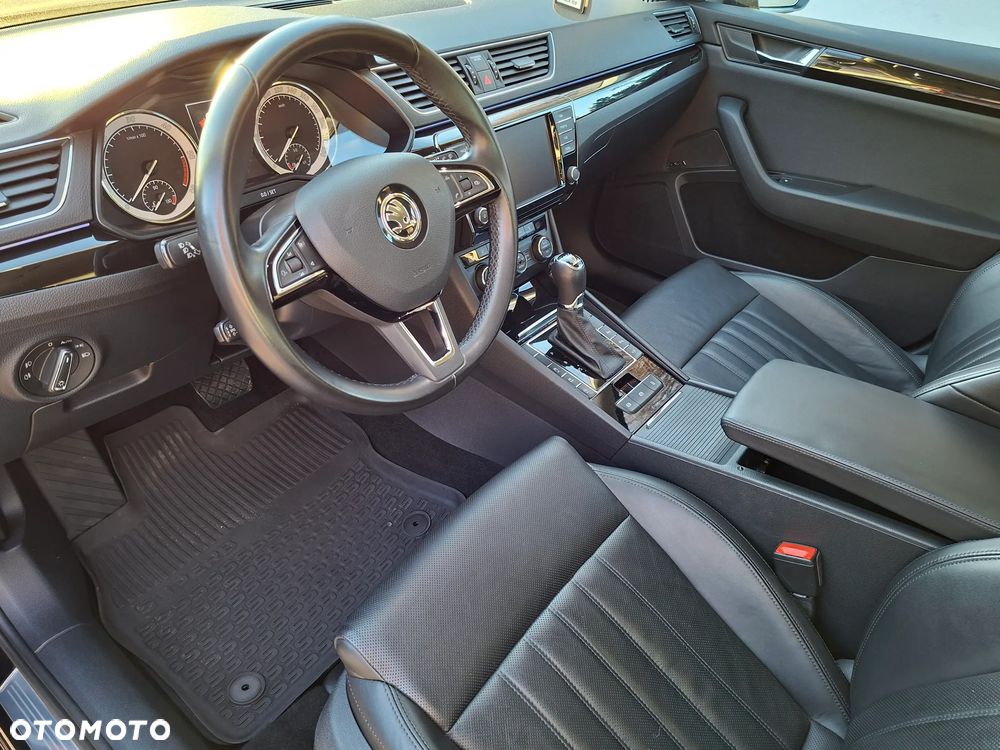 Skoda Superb 2.0 TDI L&K DSG - 17
