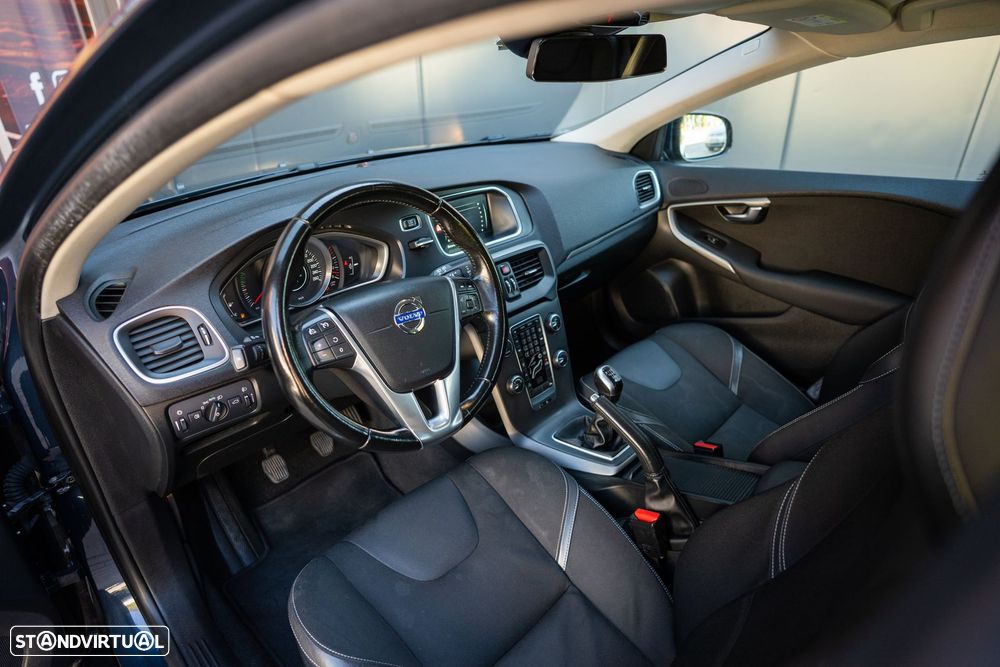 Volvo V40 D2 Momentum - 8