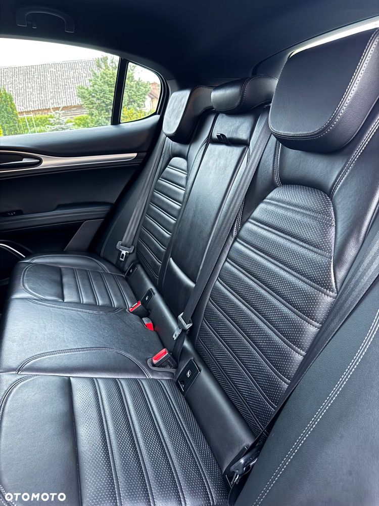 Alfa Romeo Stelvio - 15