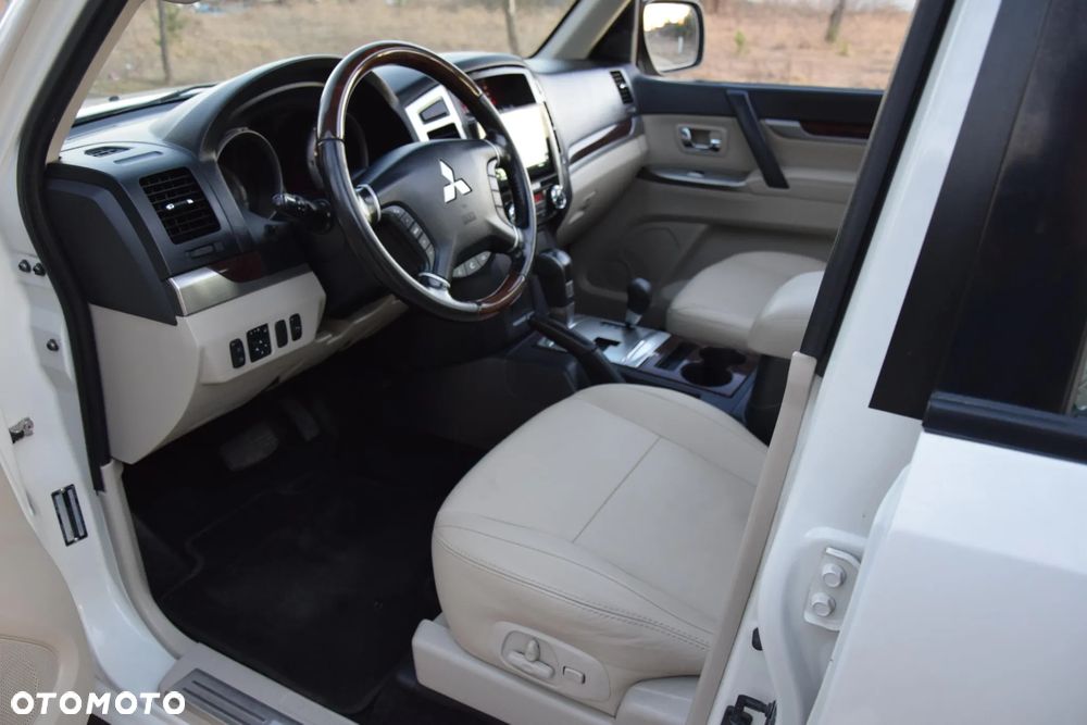 Mitsubishi Pajero - 19