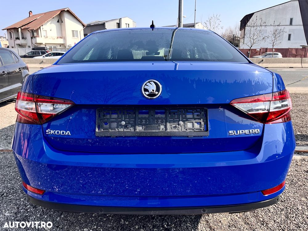 Skoda Superb 2.0 TDI DSG Sportline - 7