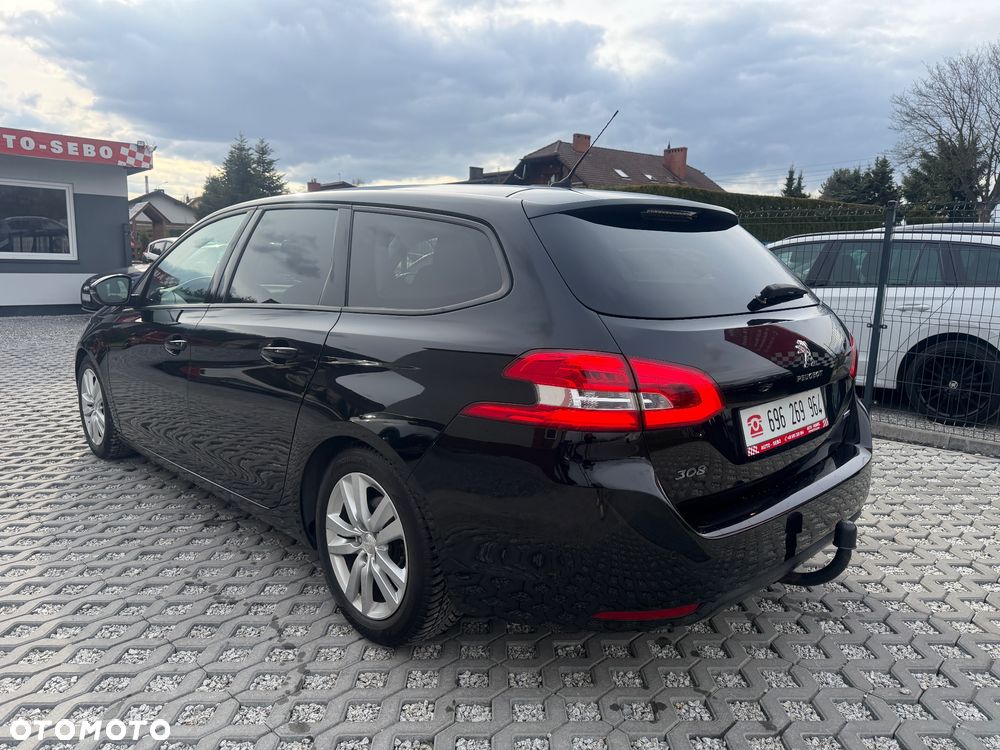 Peugeot 308 - 8