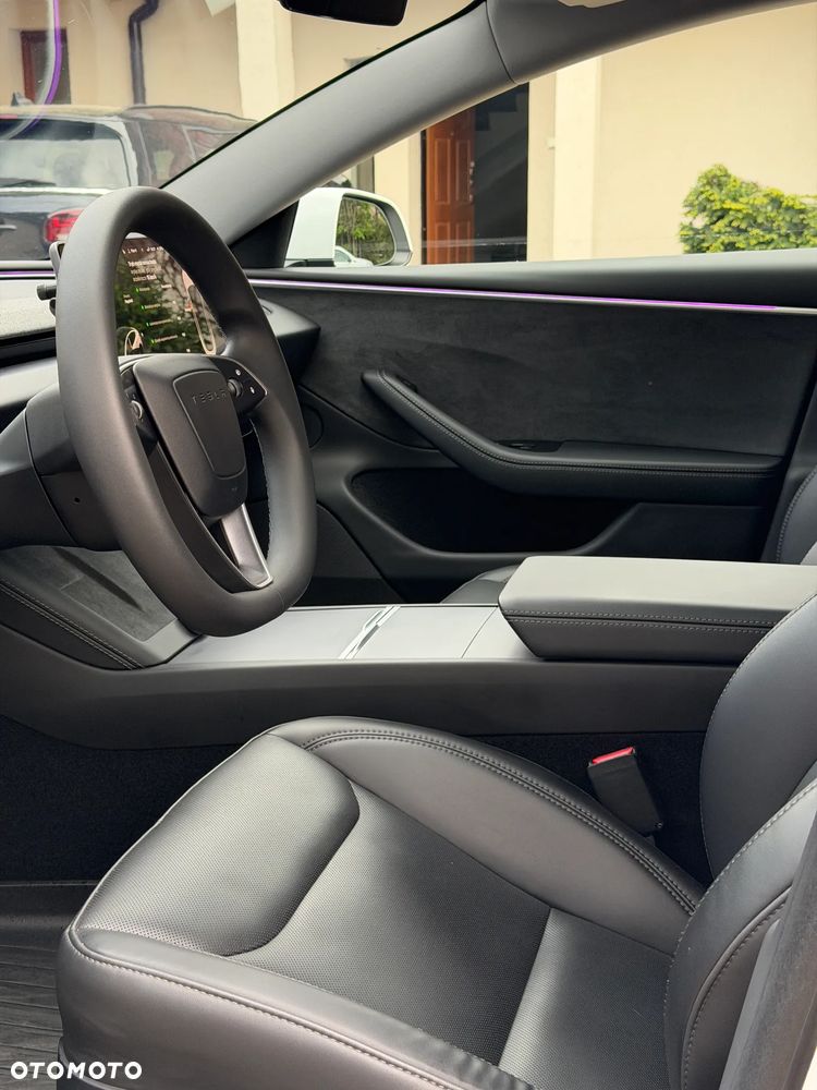 Tesla Model 3 - 5