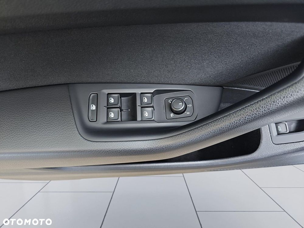 Volkswagen Passat Variant 2.0 TDI EVO Business DSG - 17