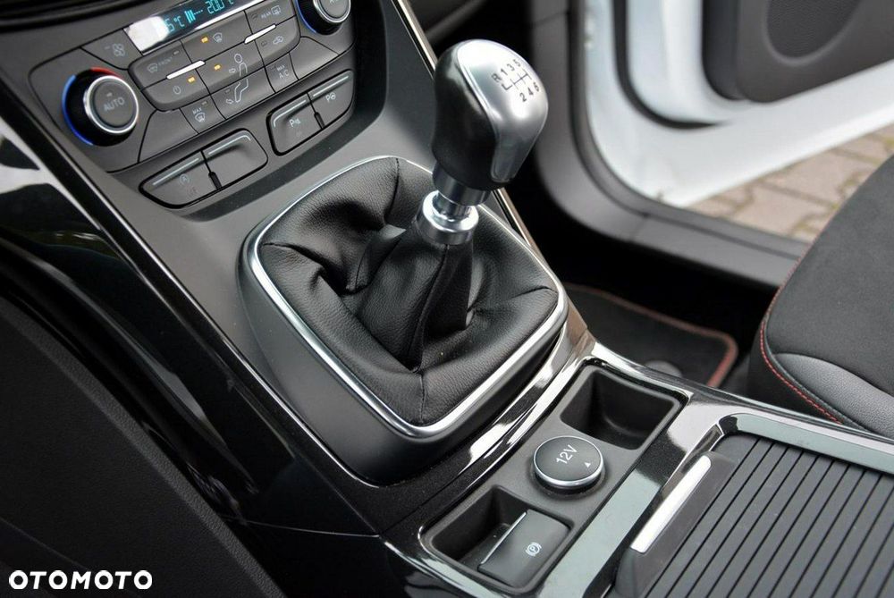 Ford Kuga 1.5 EcoBoost 2x4 ST-Line - 34